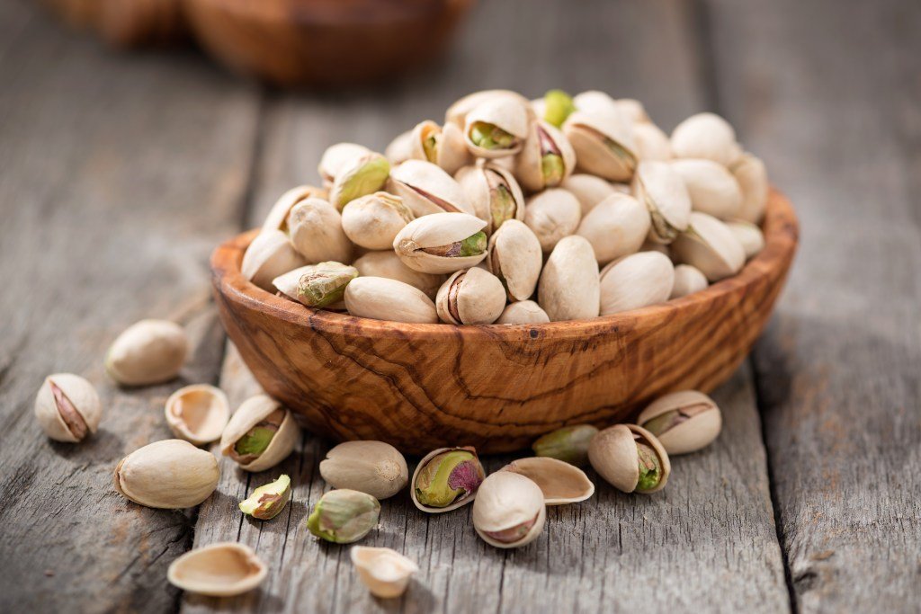 Bowl with pistachio.
